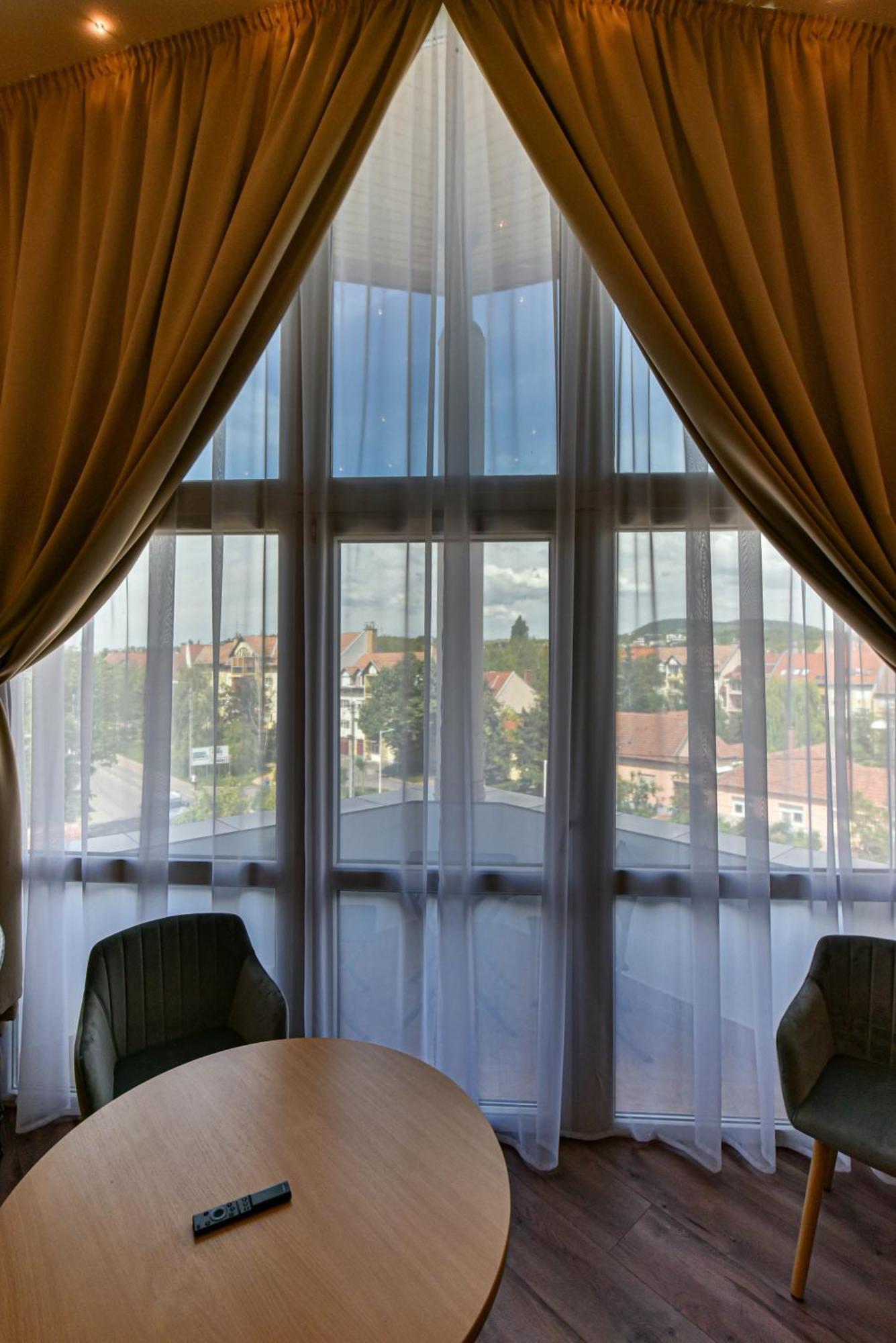 Eger Tower View Apartment Ngoại thất bức ảnh